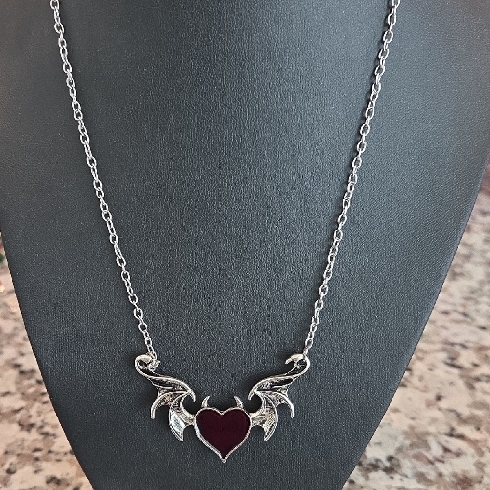 Source Unknown Silver Necklace with Dark Red Heart and Wings - Picture 2 of 5